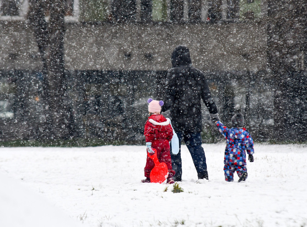 U većem delu Srbije sneg, mećava na Zlatiboru i Kopaoniku, na snazi crveni meteo-alarm