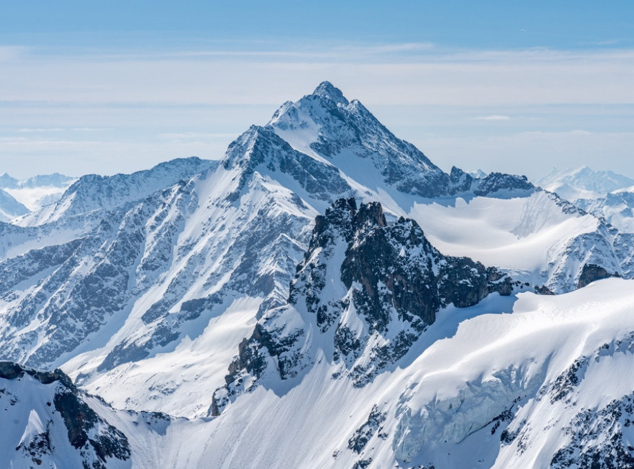 Skijaš poginuo nakon pada sa žičare u francuskim Alpima
