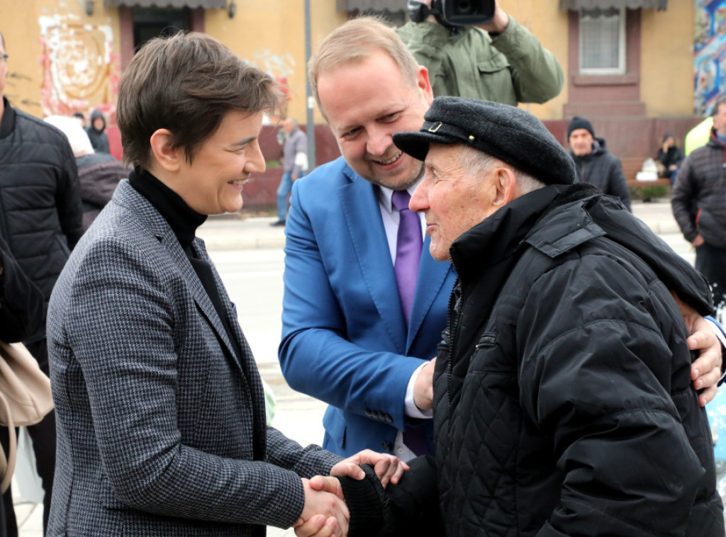 Ana Brnabić u Boru: Ponosna sam na penzionere i njihovo prihvatanje e-Uprave