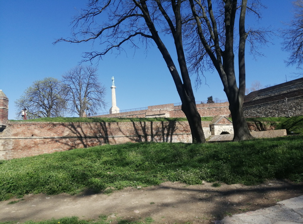 Centar za lokalnu samoupravu osuđuje pokušaj iseljavanja Letnje pozornice Bitef art kafea na Kalemegdanu