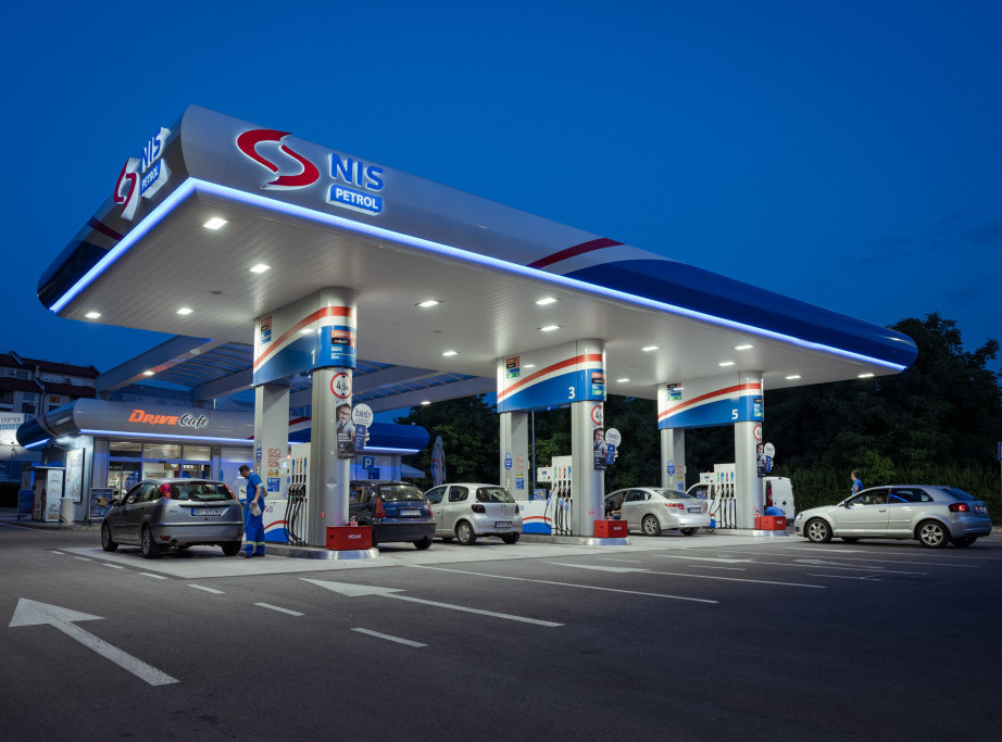 Zatvorene benzinske pumpe NIS Petrola u Zvečanu i Leposaviću