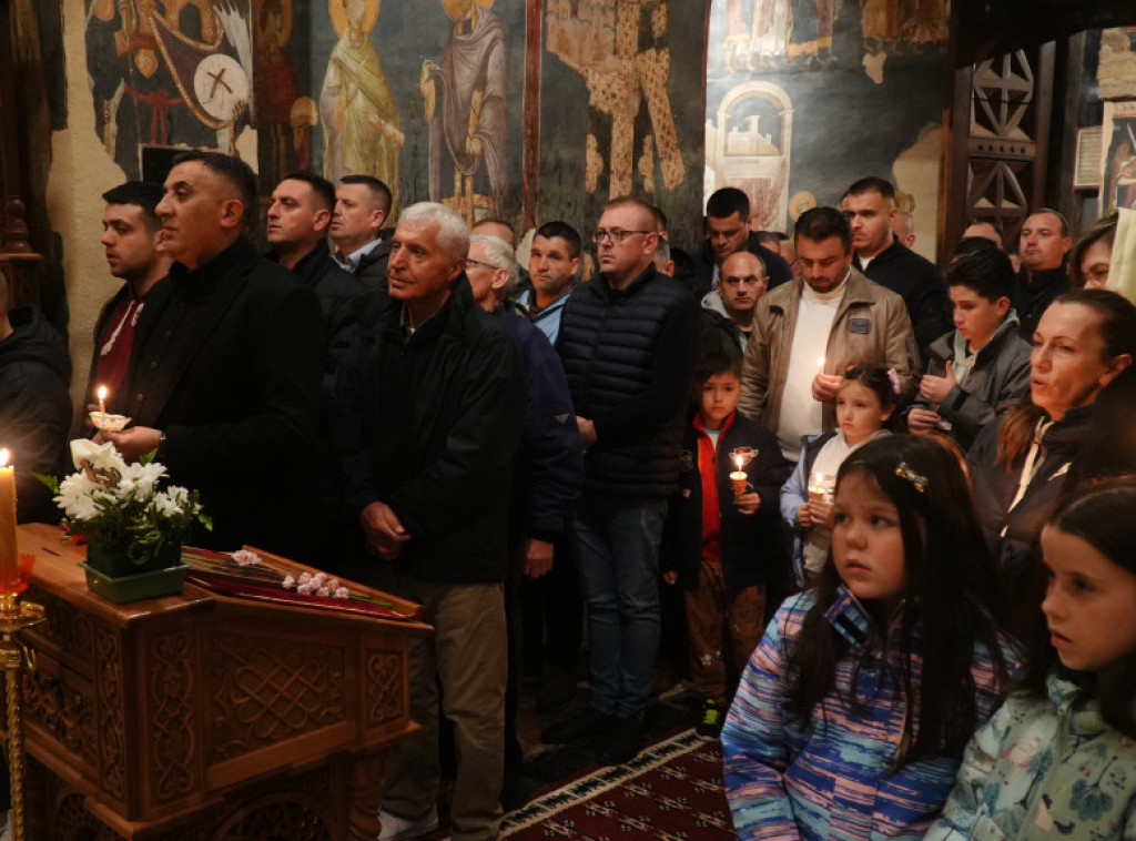 U hramovima na Kosovu i Metohiji služena ponoćna vaskršnja liturgija