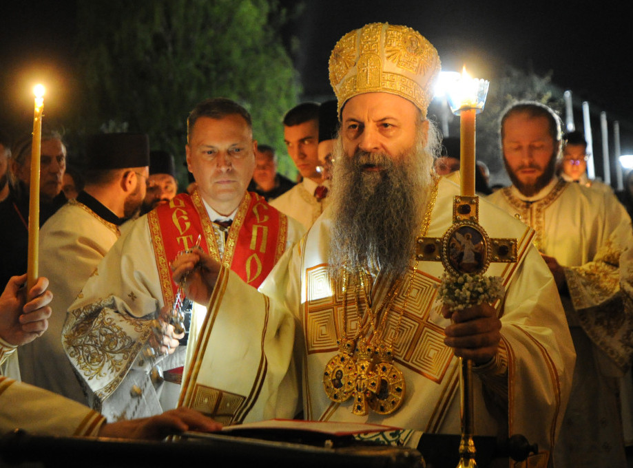Pravoslavni vernici slave Vaskrs, patrijarh služio ponoćnu liturgiju u Hramu Svetog Save na Vračaru