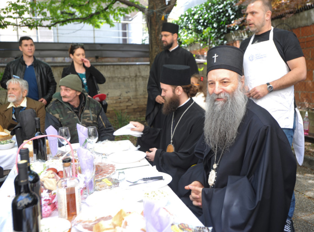 Patrijarh Porfirije na Vasršnjem ručku sa beskućnicima