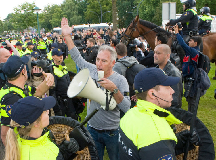 Holandski desničar Edvin Vagensveld ponovo pocepao Kuran u Amsterdamu