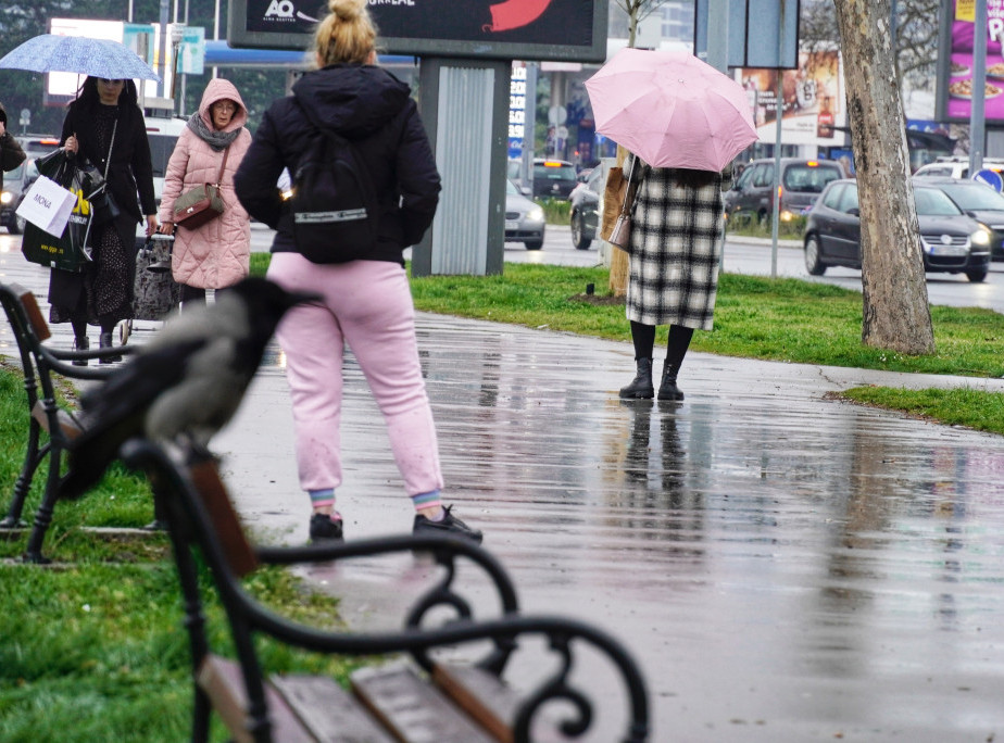 Vreme danas oblačno, mestimično kiša i pljuskovi, temperatura od 13 do 18 stepeni