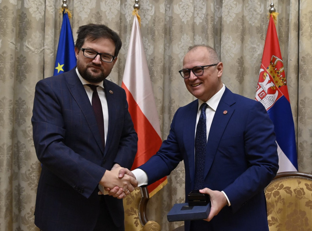 Ministar Vesić razgovarao sa ambasadorom Poljske o ukidanju tranzitnih dozvola