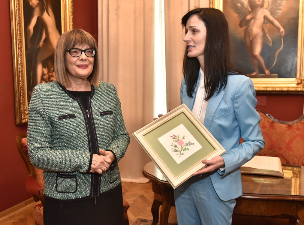 Komesarka EU Marija Gabrijel i ministarka Maja Gojković obišle Galeriju Matice srpske u Novom Sadu