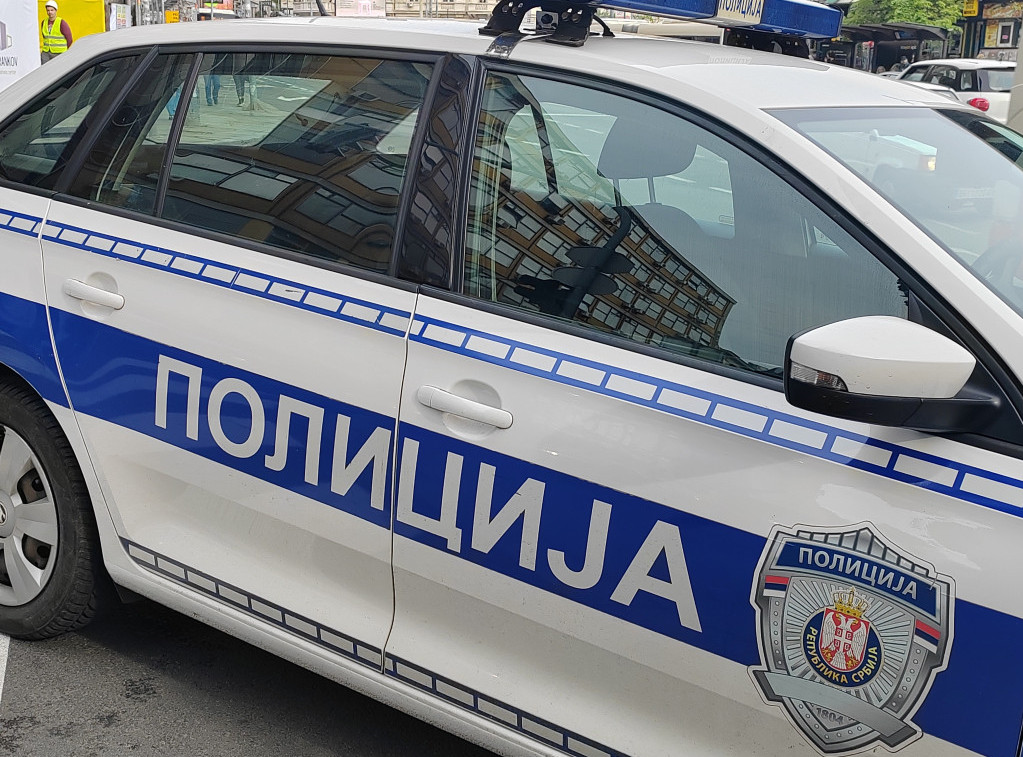 Policija u Kraljevu uhapsila srednjoškolca zbog izazivanja panike u školi