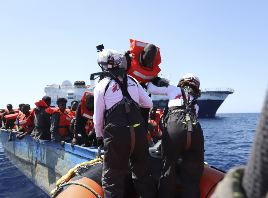 Desetine tela isplivalo na obalu Libije nakon potonuća čamaca sa migrantima