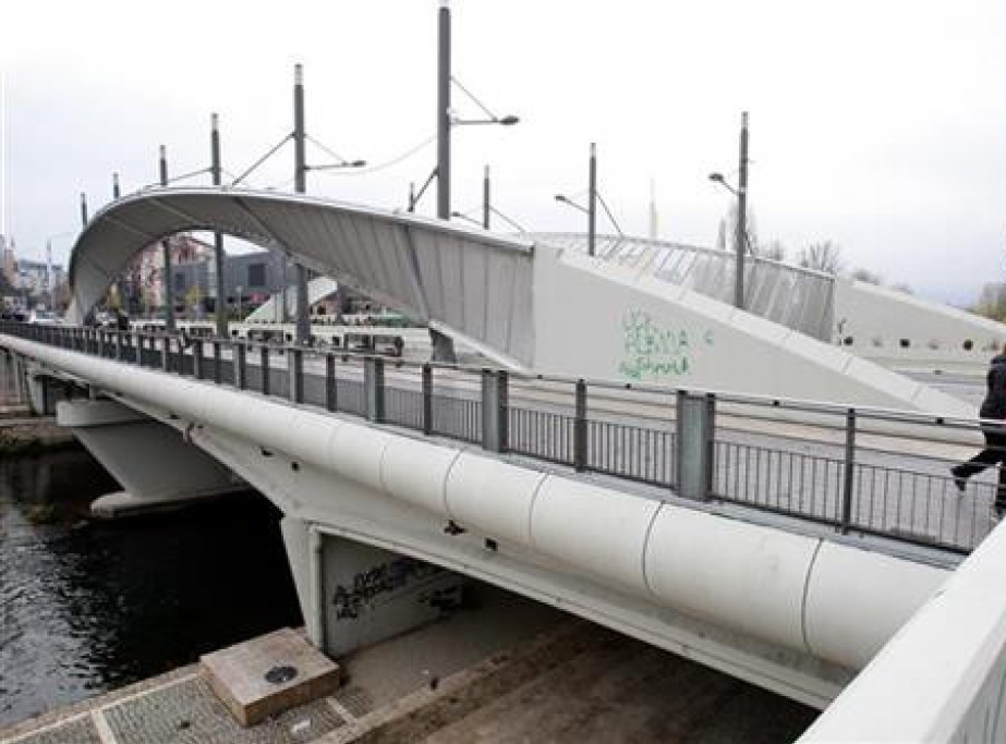 Kosovska Mitrovica: Odbornici izglasali da se omogući sloboda kretanja preko mosta koji deli grad