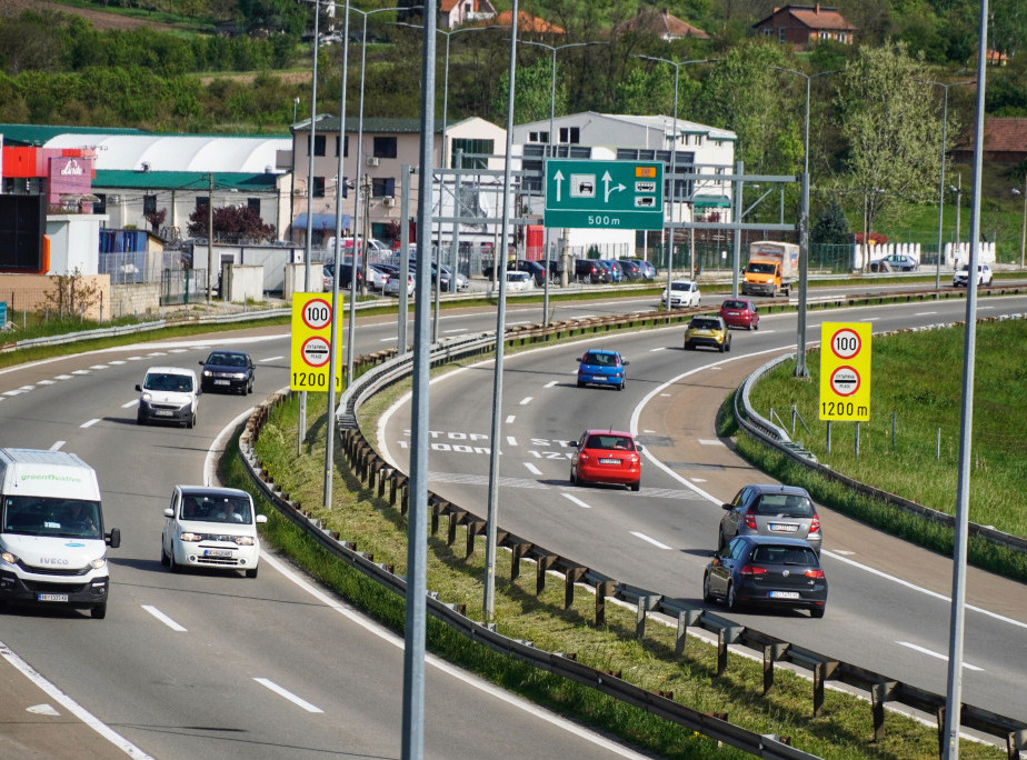 Povoljni uslovi za vožnju, popodne se očekuje pojačan saobraćaj