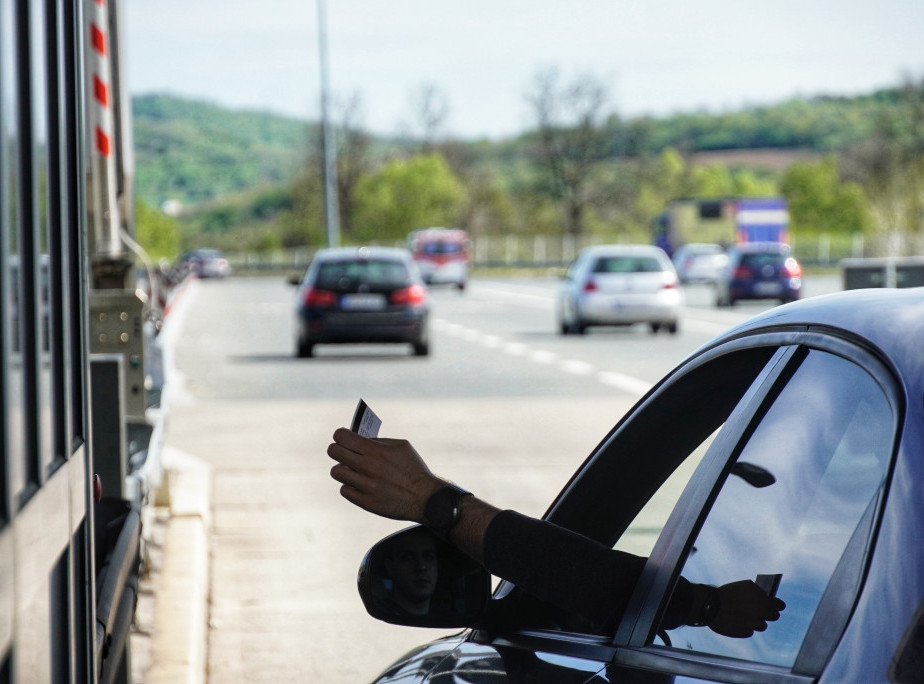 Vesić: Za električne automobile biće niža cena putarine