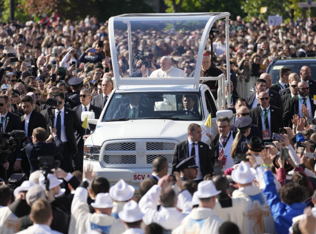 Papa Franja u Budimpešti predvodio veliku misu: Ne zatvarajte vrata strancima i migrantima