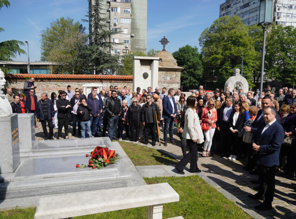 Ivica Dačić položio venac na grob Dimitrija Tucovića povodom obeležavanja Međunarodnog dana rada