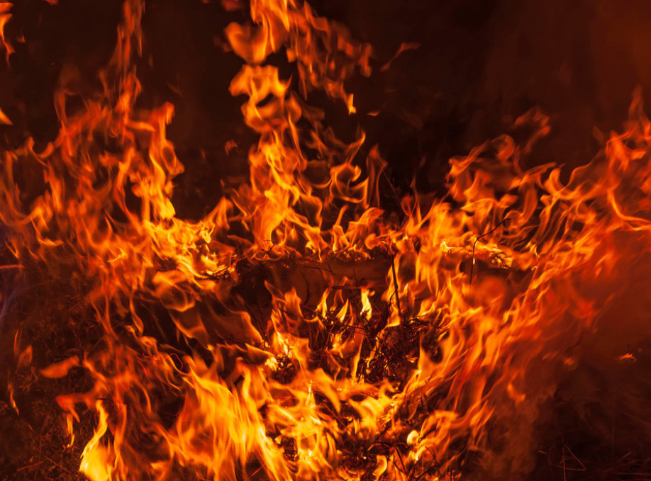 Požar u skladištu nafte u Rostovu nakon napada bespilotne letelice