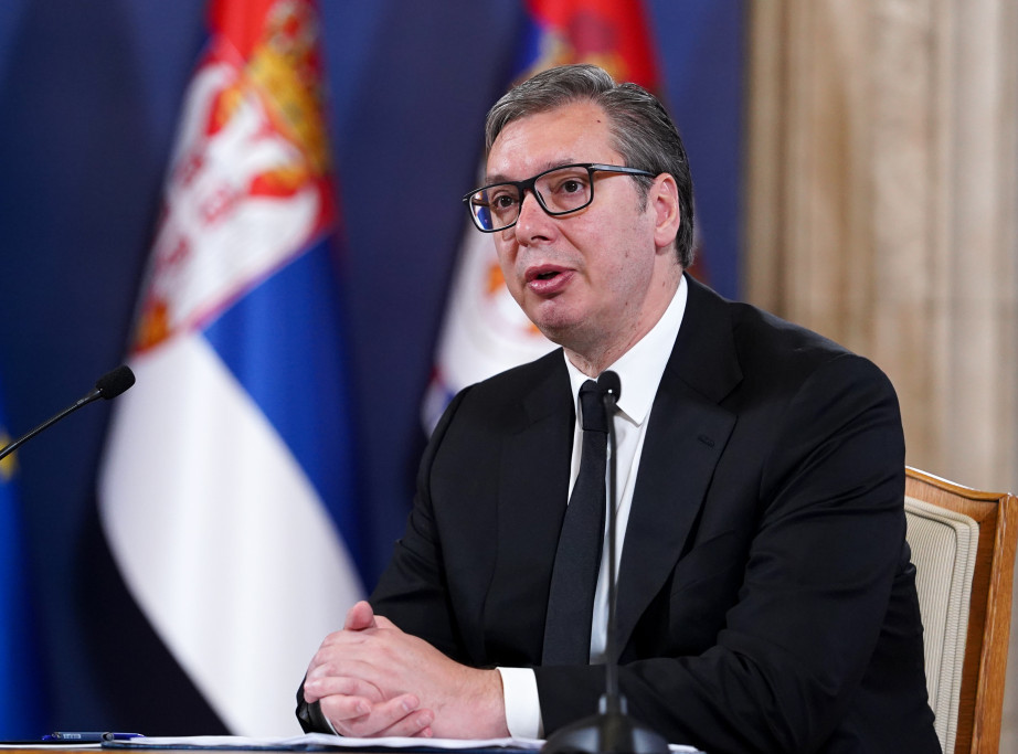 Predsednik Vučić i članovi vlade obratiće se javnosti u 10.30