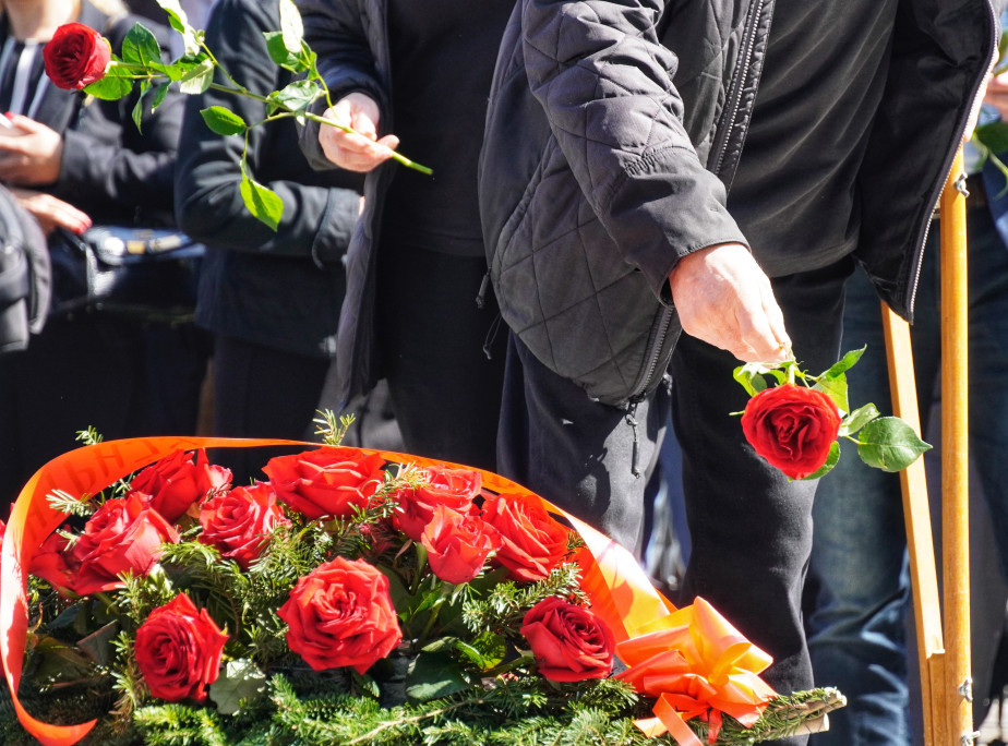 Danas sahrana ubijenog policajca, Dan žalosti u Loznici
