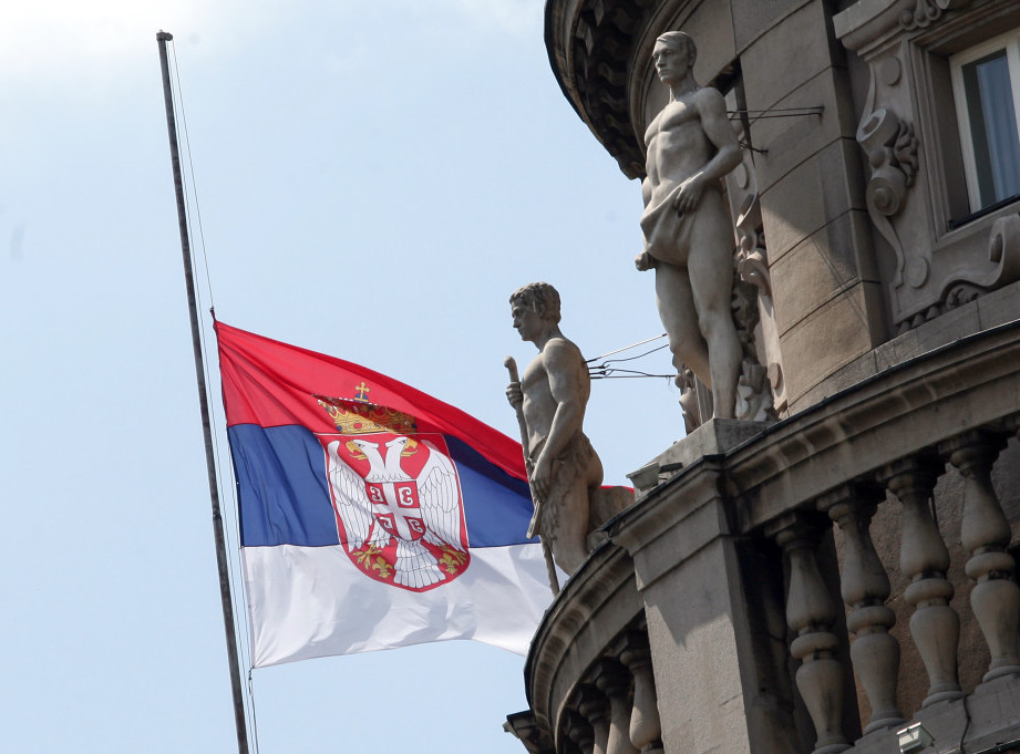 U Vašingtonu, Njujorku, Čikagu otvorene knjige žalosti, zastave na pola koplja