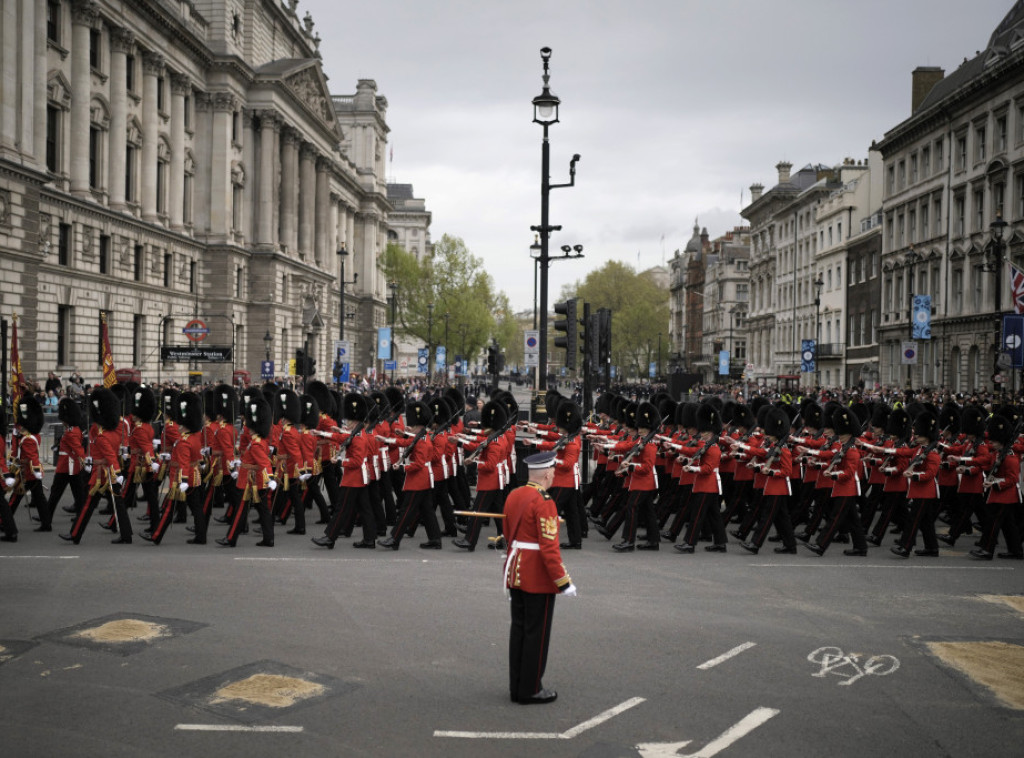 London: Zbog krunisanja mnoge ulice zatvorene, događaj obezbeđuje 5.000 pripadnika oružanih snaga