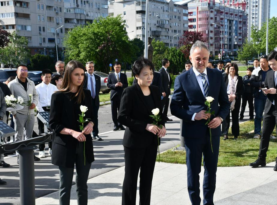 Odata počast novinarima poginulim u bombardovanju ambasade Kine