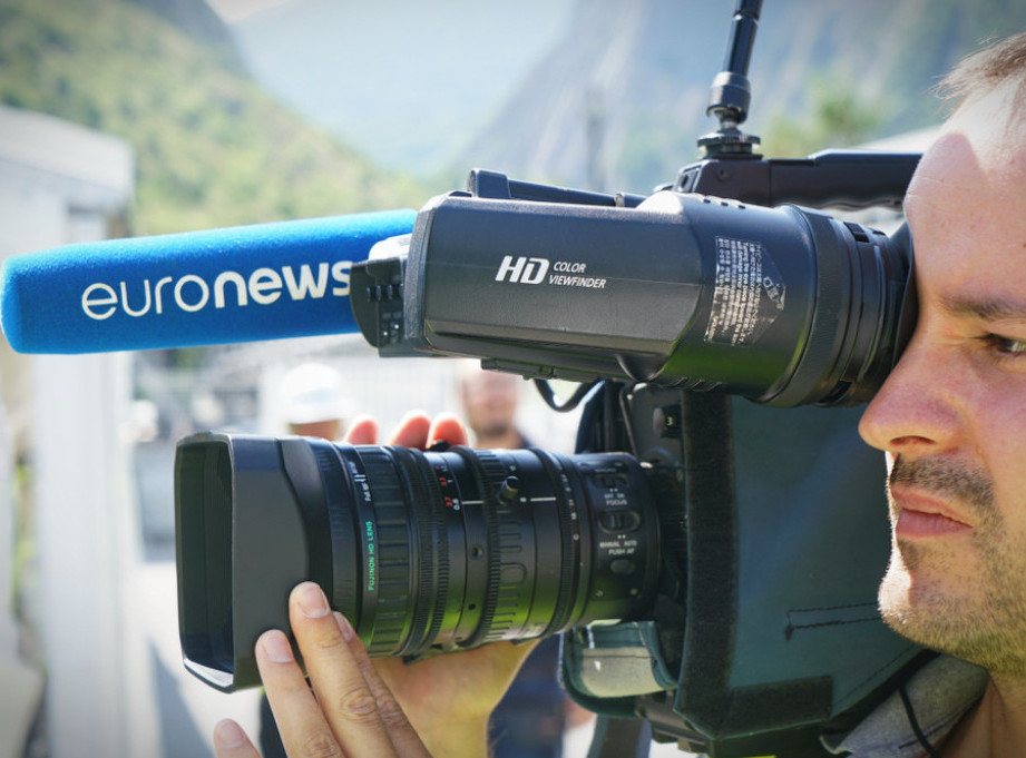 U Prištini maltretiran dopisnik Euronews-a Albanije