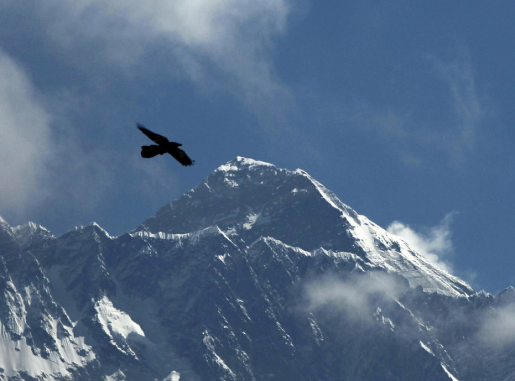 Nepalski šerpas se 26. put popeo na Mont Everest i izjednačio rekord