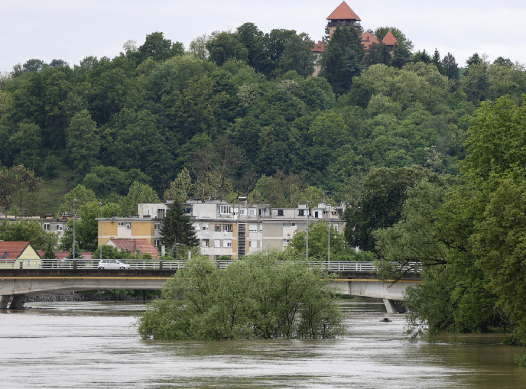 Hrvatska: Vrhunac vodenog talasa u Karlovcu, Korana izjednačila rekord, kritično kod Petrinje