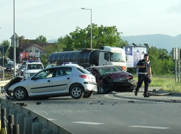 Dve osobe povređene u saobraćajnoj nesreći u Preljini