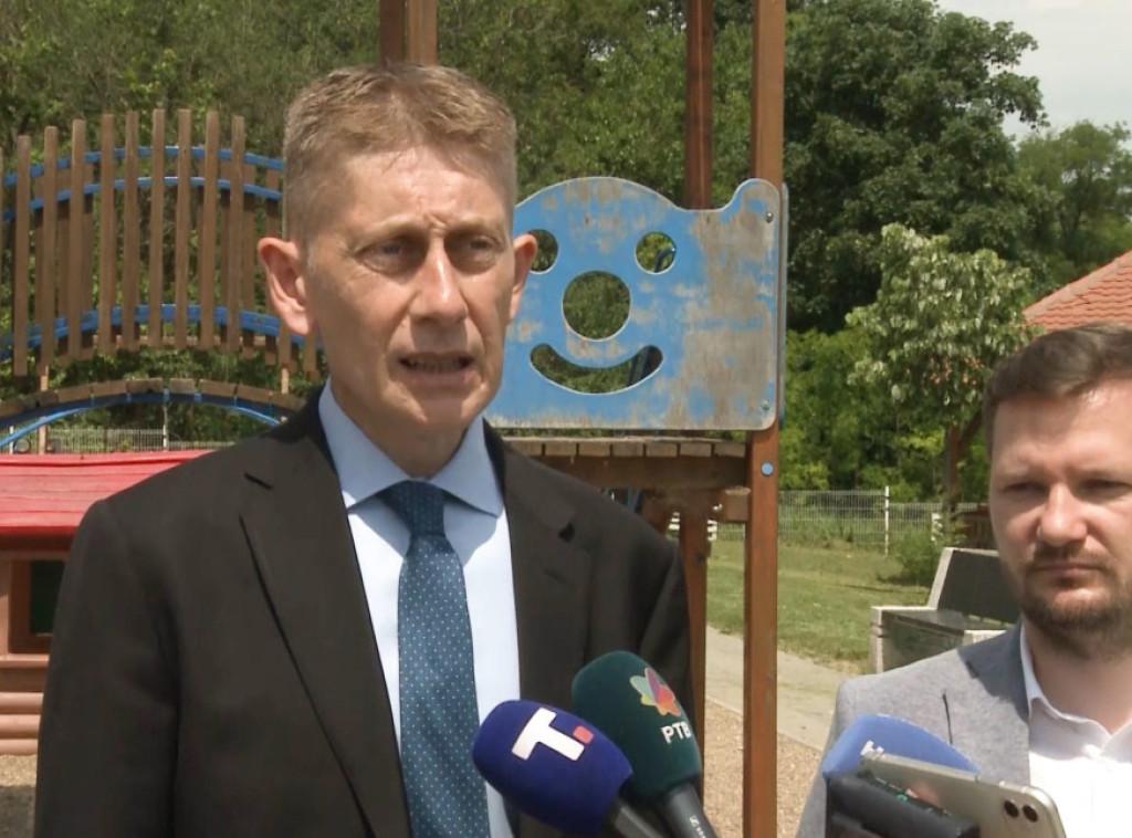 Ministar poljoprivrede Martinović pozvao malinare na novi sastanak u podne