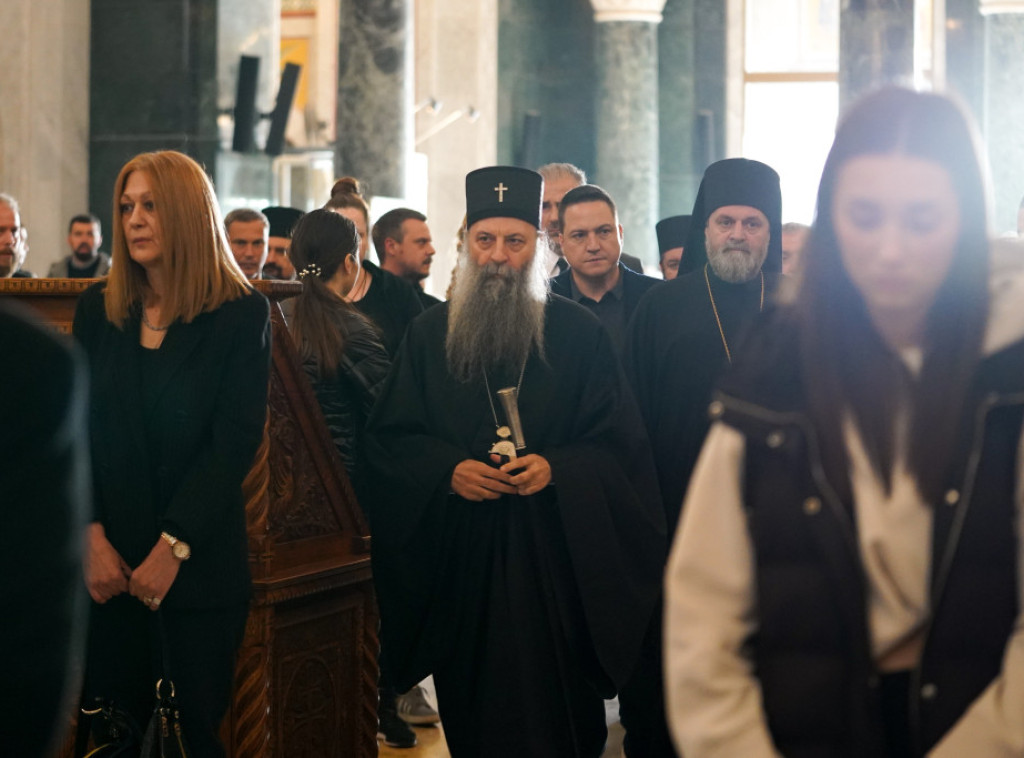 Patrijarh sutra u litiji služi pomen nastradalima u OŠ "Vladislav Ribnikar" i Mladenovcu