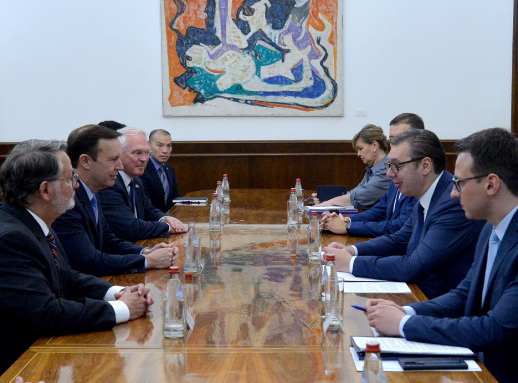 Vucic receives US senators