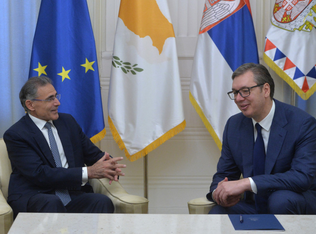 Predsednik Vučić primio u oproštajnu posetu ambasadora Kipra Dimitriosa Teofilaktua