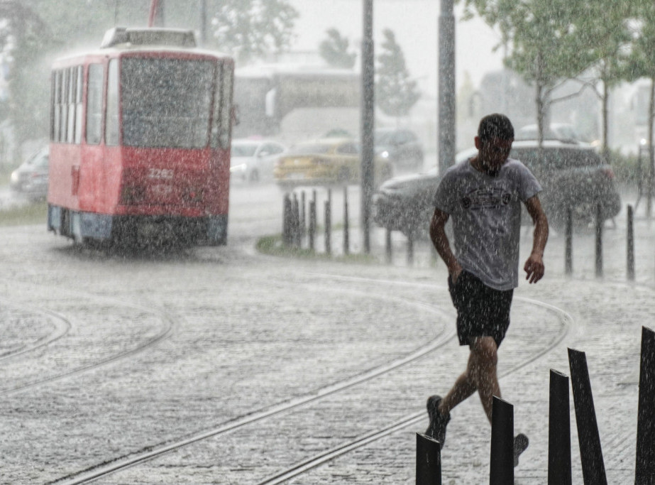 Tokom dana na severu i zapadu Srbije kratkotrajne kiše i pljuskovi s grmljavinom