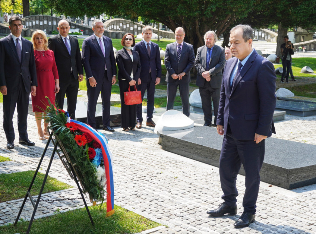 Polaganjem venca na grob Ive Andrića obeležen dan srpske diplomatije