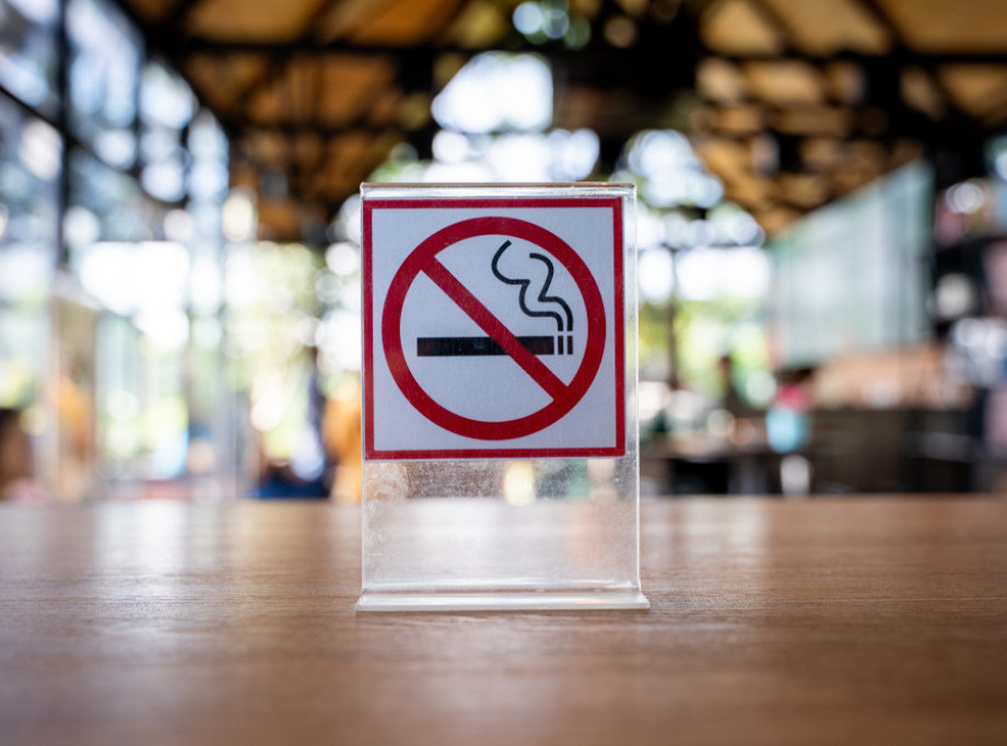 Francuski parlament razmatra zabranu e-cigareta za jednokratnu upotrebu