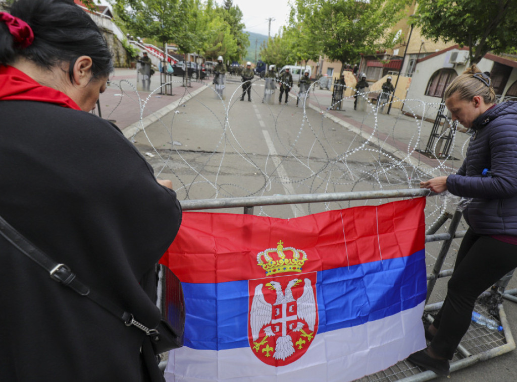 Većina okupljenih razišla se u Zvečanu, manja grupa ostaje da dežura tokom noći