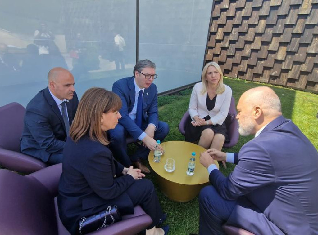 Vučić se u Kišinjevu sastao sa svetskim i liderima iz regiona, razgovarali o situaciji na KiM, ZB i izazovima