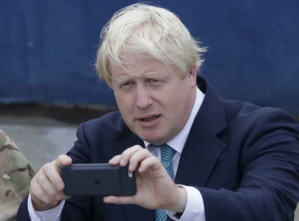 Boris Džonson nije dao vladi mobilni telefon koji je koristio tokom pandemije