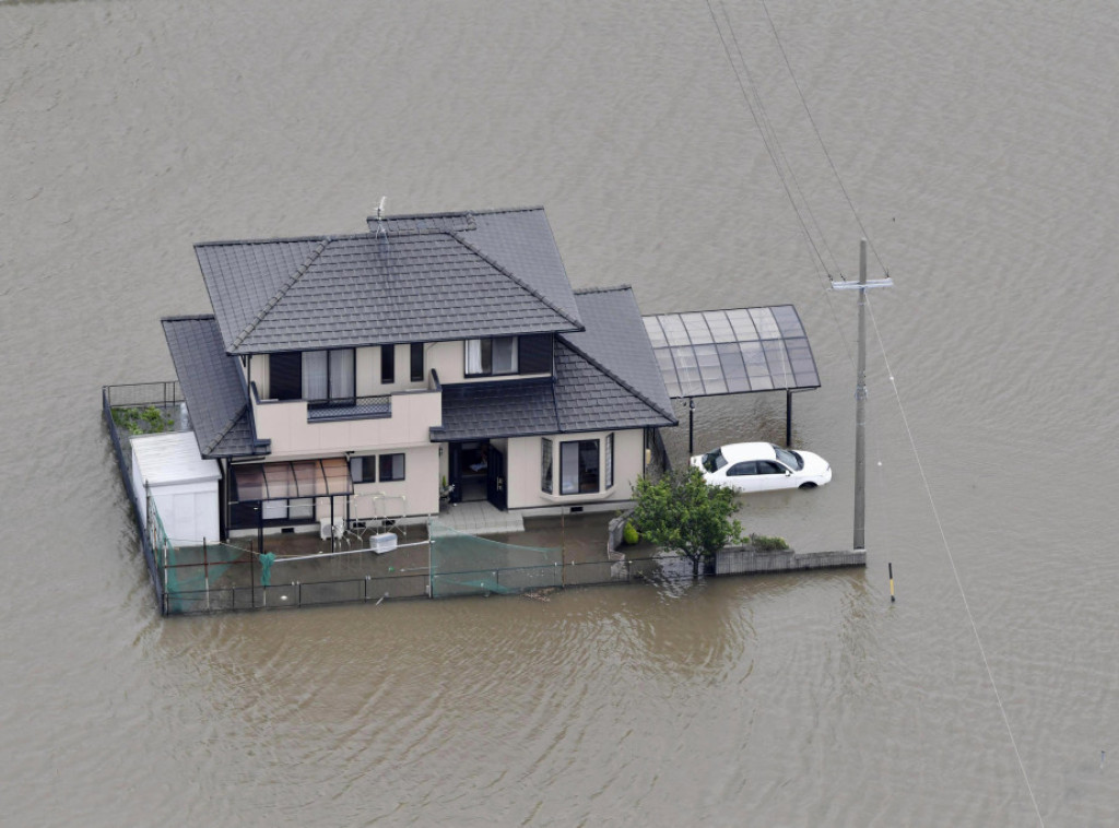 Japan:Jedna osoba poginula u poplavama izazvanim olujom, tri nestale