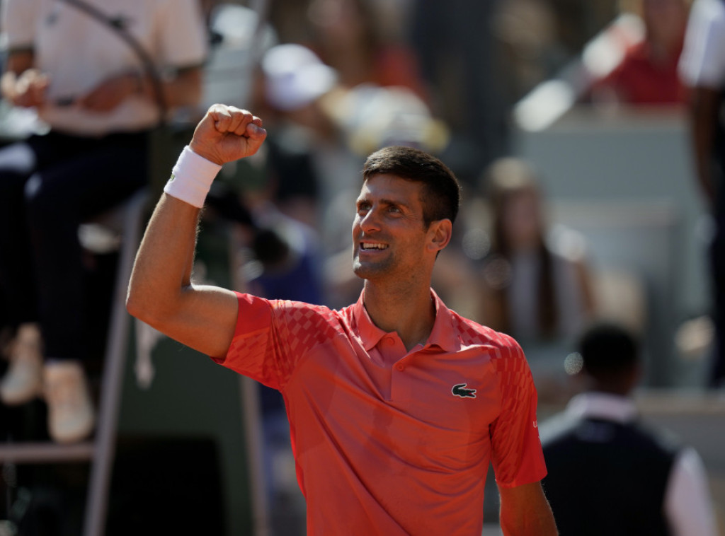 Djokovic cruises past Varillas to advance to Roland Garros quarters