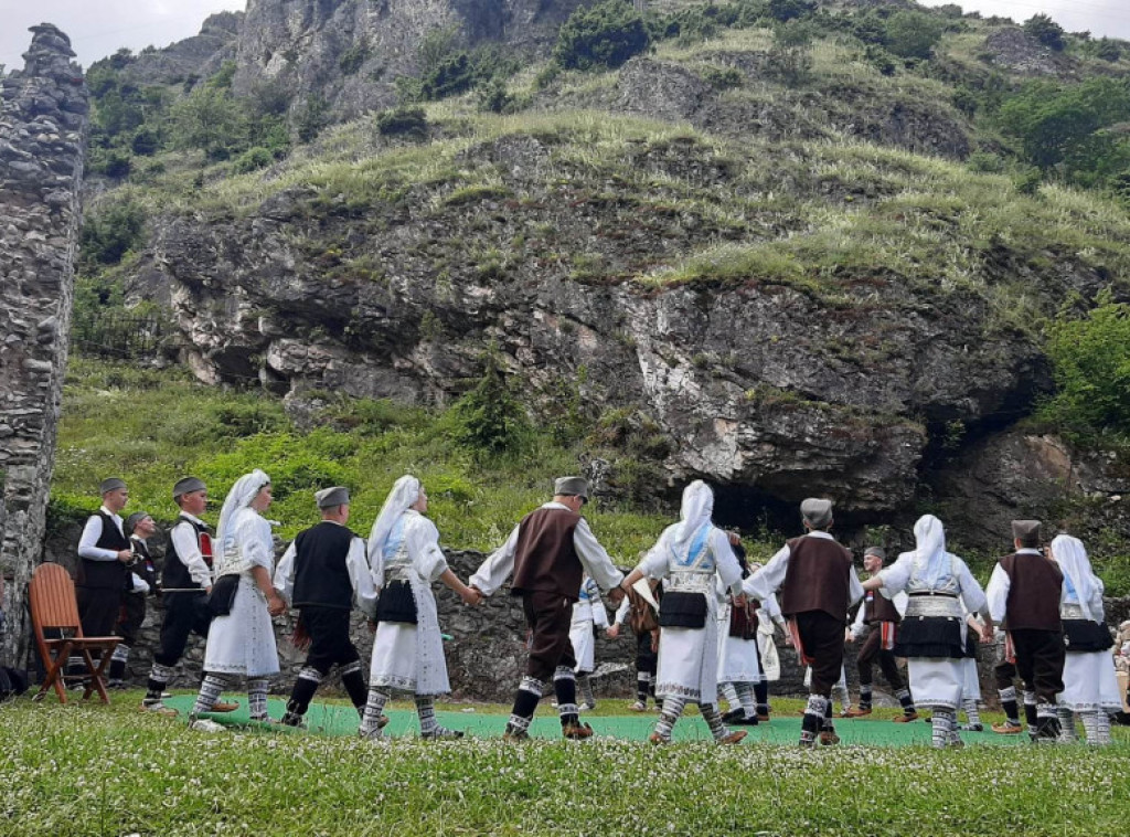 U Prizrenu održana dečja smotra folklora