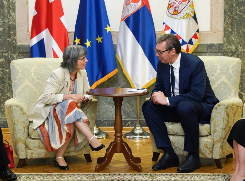 Vučić primio u oproštajnu posetu Šan Makleod i zahvalio joj na doprinosu jačanju odnosa Srbije i Ujedinjenog Kraljevstva