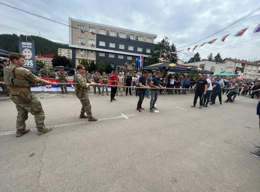 Ambasada SAD: Nadvlačenje konopca jedina borba Kfora i Srba u kojoj svi pobeđuju