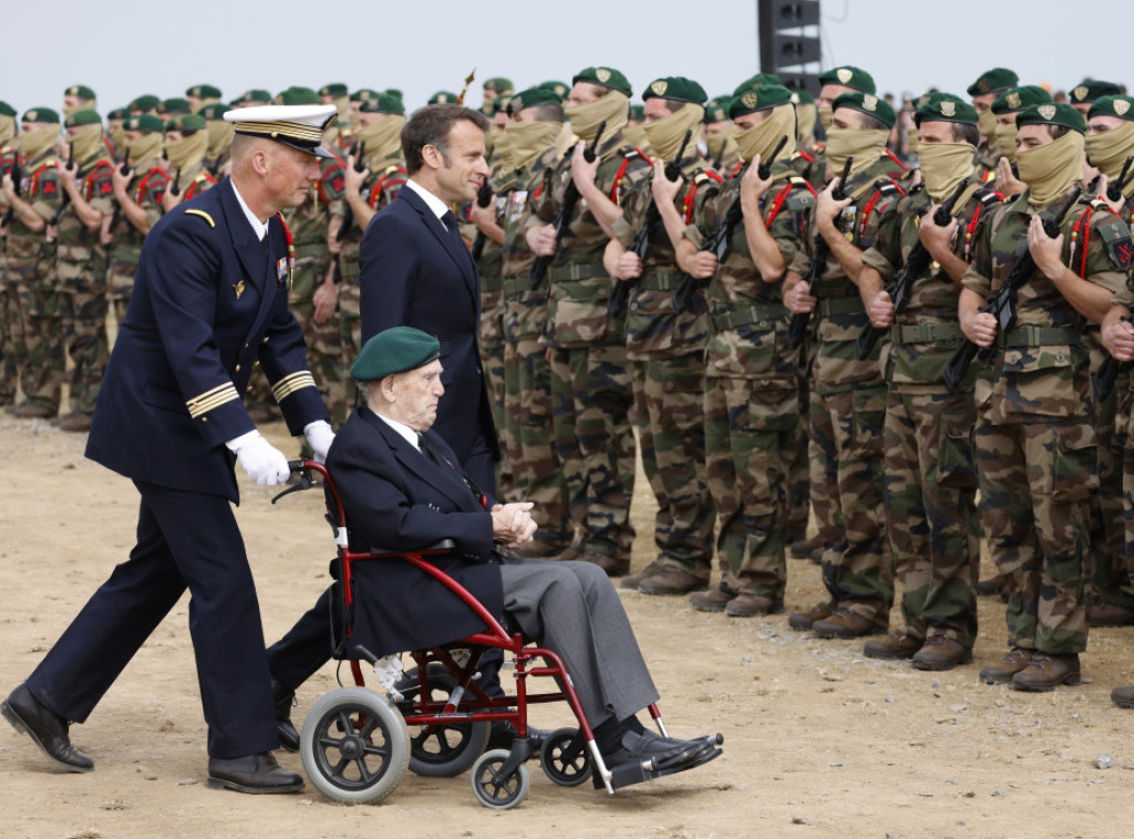Stogodišnji Francuz koji se iskrcao na Normandiju učestvovao na ceremoniji sa Makronom
