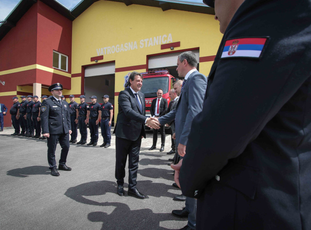 Gašić obišao Zlatiborski okrug, otvorio vatrogasno-spasilačku zgradu u Brodarevu