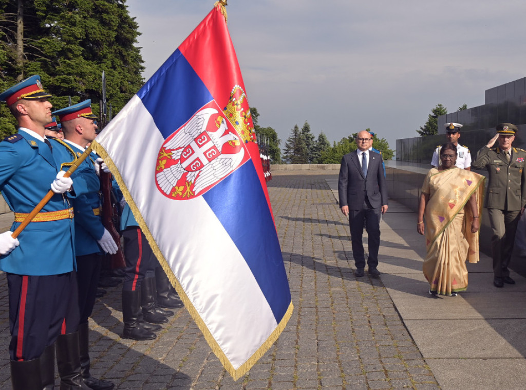 Predsednica Indije Polo Ila Venac Na Spomenik Neznanom Junaku Na Avali