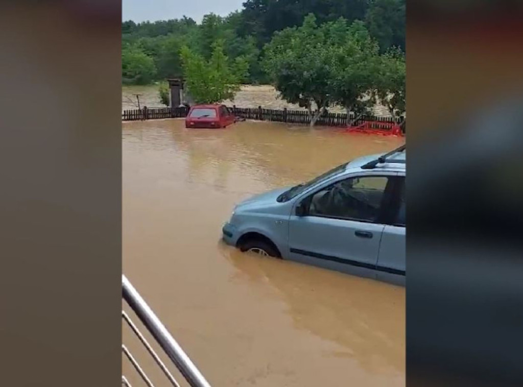 Obilne padavine izazvale poplave u Opštini Koceljeva, izlile se pritoke Tamnave