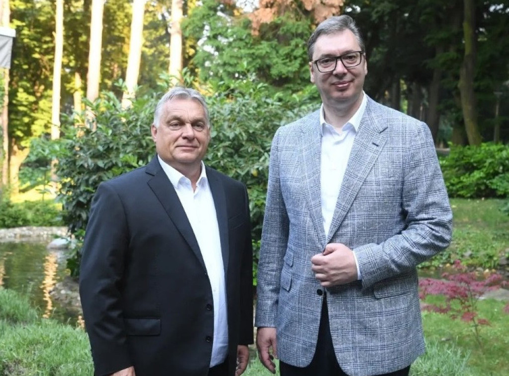 Vucic, members of Serbian government delegation arrive in Budapest