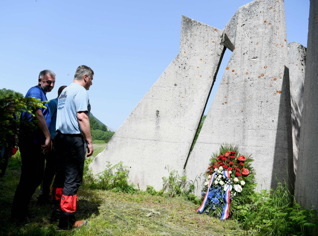 Milanović položio venac na spomen-obeležju na Sutjesci